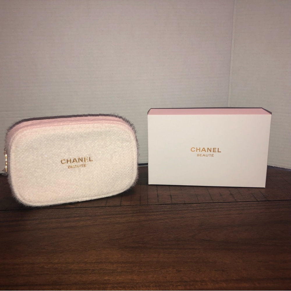 Chanel Beauty Soft White Fuzzy Makeup Bag – Gold Snowflake Zipper